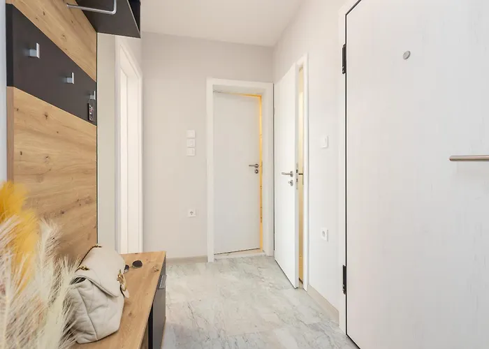 Cozy Chic Flat Stylish Center Apartment Warna