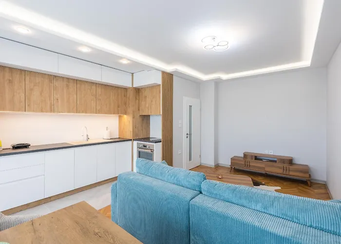 Cozy Chic Flat Stylish Center Warna