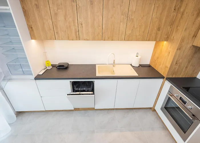 Cozy Chic Flat Stylish Center * Warna