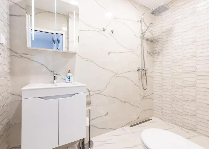 Cozy Chic Flat Stylish Center Apartment Warna