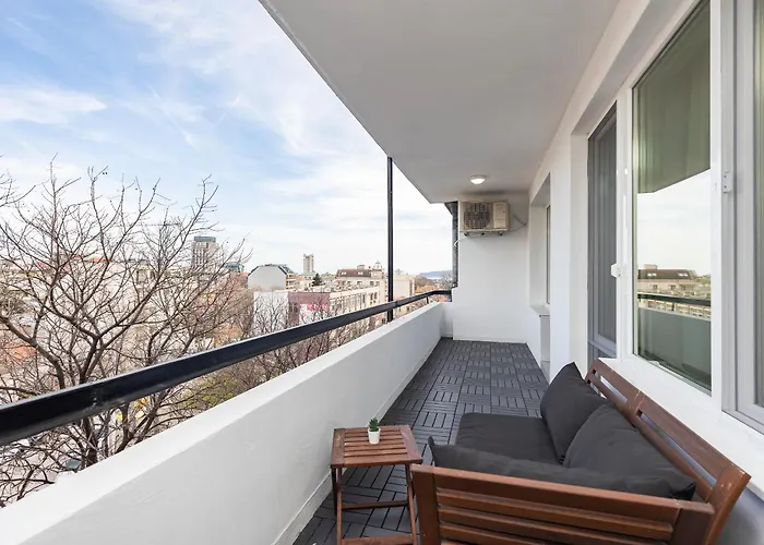 Cozy Chic Flat Stylish Center