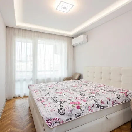 Cozy Chic Flat Stylish Center Apartman