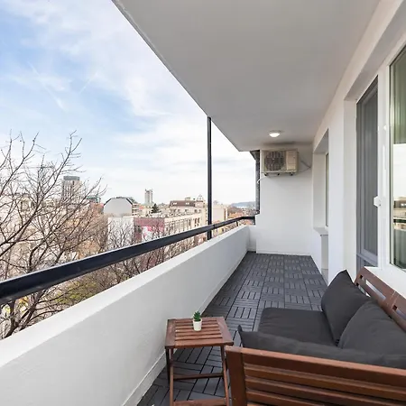 Cozy Chic Flat Stylish Center